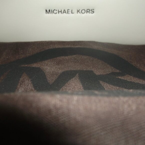 Michael Kors Soft Leather Hand Bag in Cream with Grey Snake (look) Top Handle - Picture 3 of 12